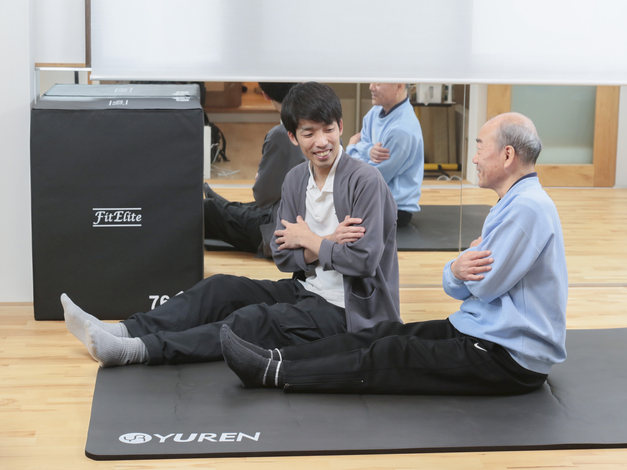 変形性膝関節症の運動指導シーン｜京都オステオパシーセンターOQ