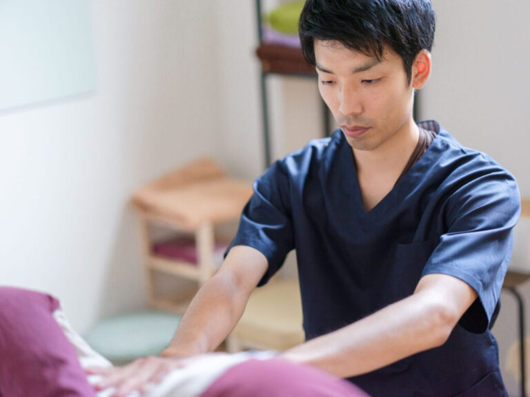 変形性膝関節症で正座が難しい方へ|膝と全身の関係を見るオステオパシー